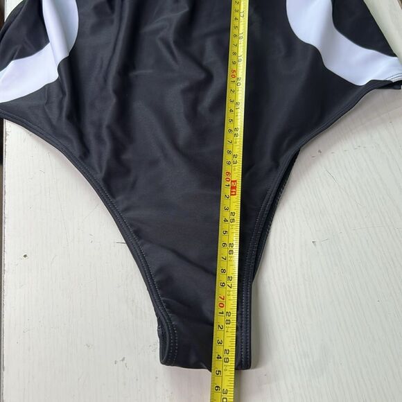New Black and White One-Piece Illusion Slimming Swimsuit XL - Picture 9 of 10